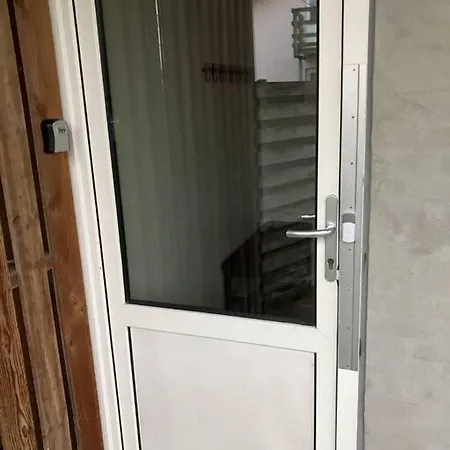 Cozy With Private Garden And Parking Lejlighed *